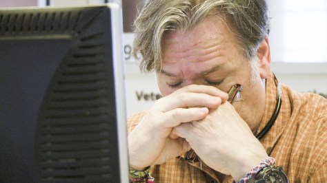 crisis-hotline-veterans-dial-1-war-America-movie-suicide-prevention