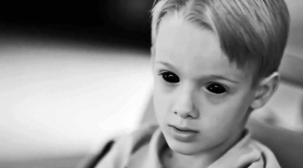 escape-from-tomorrow-disney-land-review-creepy-kid