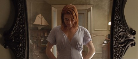 oculus-katie-sackhoff-best-horror-movies-on-netflix-2015-october-mirror