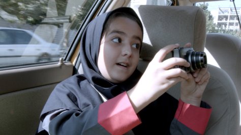 jafar-panahi-taxi-docufiction-social-commentary-film-2015-movie-review