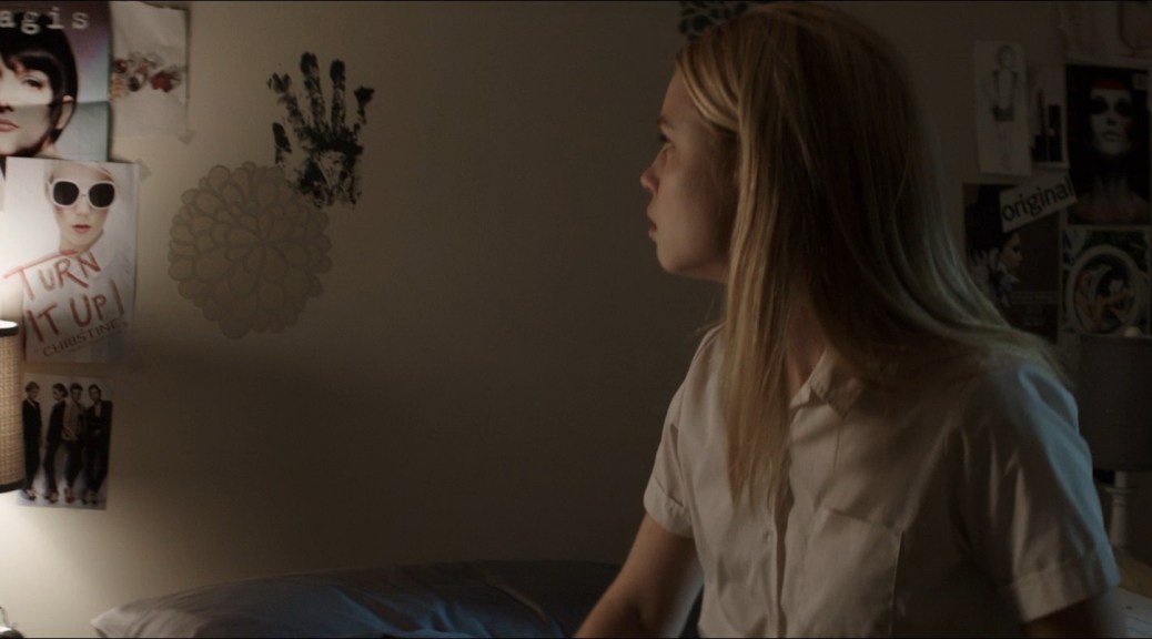 the-darkness-movie-kevin-bacon-2016-blumhouse-tilt-indie-horror