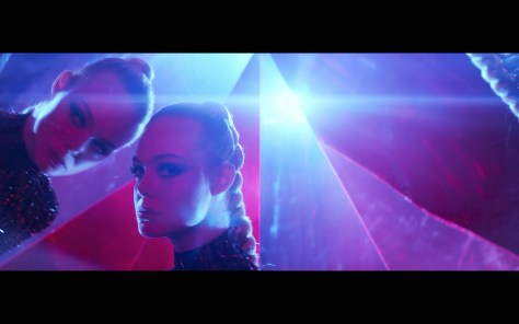 the-neon-demon-movie-review-2016-nicolas-winding-refn